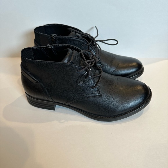 Bussola Women's Tyra Lace-UP Ankle bootie in Black - Picture 3 of 8